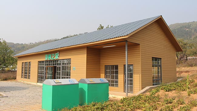 利達集團顧書康經理在古晉房產商會上做技術簡報